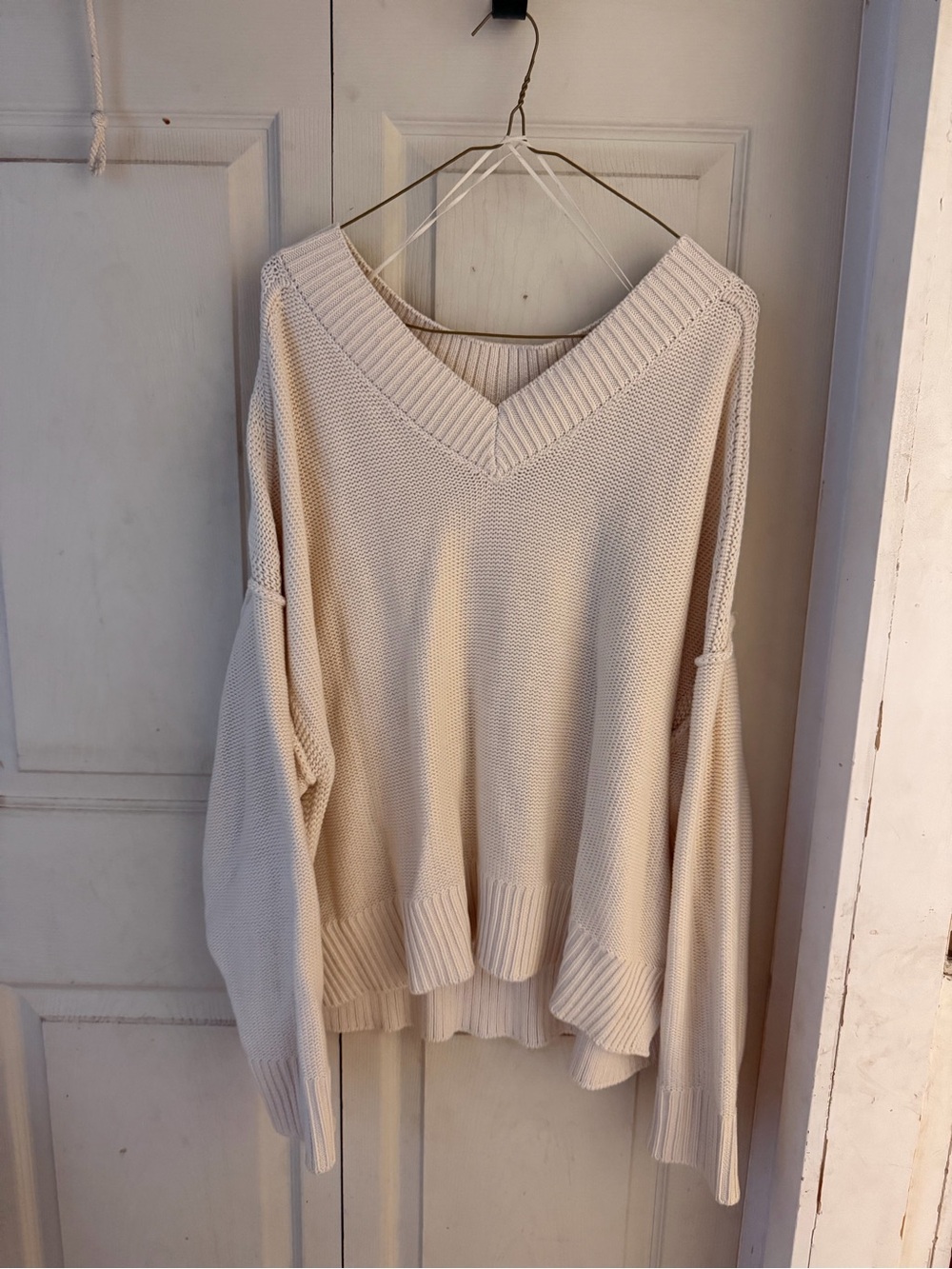 American Eagle Outfitters Cream V-Neck Relaxed Knit Sweater
